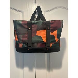 Calvin Klein camouflage-print duffle Messenger Bag
